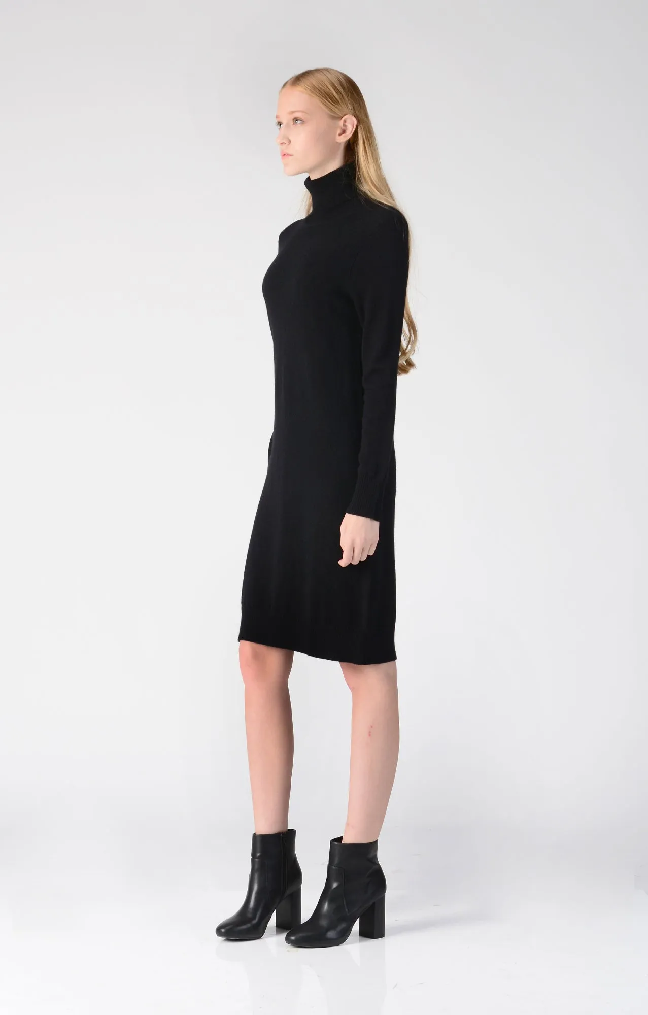 Turtleneck Slimfit Dress_Black