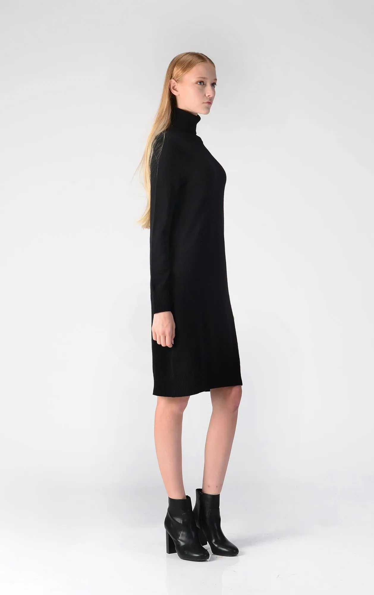 Turtleneck Slimfit Dress_Black